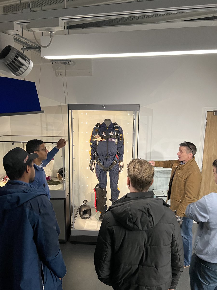 151_OC_RRMT's tweet photo. A visit to the @RLCMuseum with 508 Sqn. Lucky to have a @RLCSilver_Stars legend with us to talk us through the display. 

An interesting visit to see the history of the Corps. 

#WeAreTheRLC #WeSustain https://t.co/FfRYxONEeK