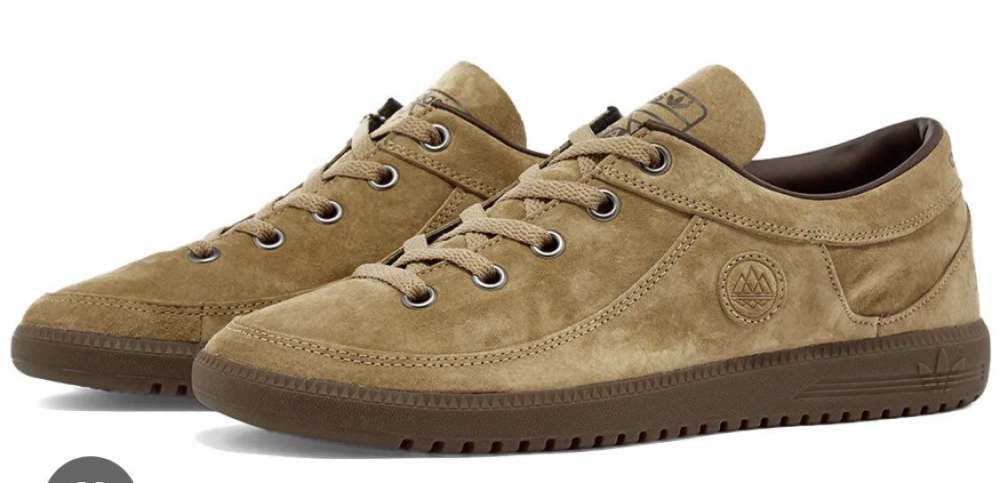 Looking for both of these /// shoes in a UK11 Punstock and Newrad . Retweets welcome 🙏