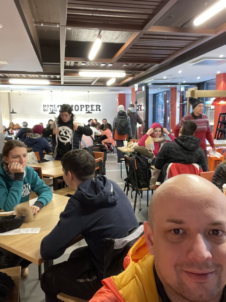 Aivan huippua! Rovaniemen BKssa tulee fiilis, että olisi jossakin aivan muualla. Kansainvälisyys tuo sykettä kylään! Sesonki alkaa lämpenemään!