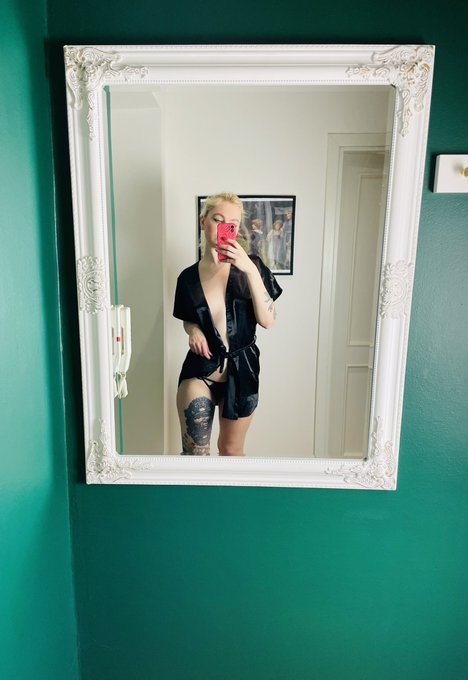 Selfie time😊have a nice weekend ❤️ #selfie #weekend #blonde #model #modeling #streaming #traveling #beauty<a href="/tag/selfie"class="tags">#selfie</a><a href="/tag/weekend"class="tags">#weekend</a><a href="/tag/model"class="tags"><span>#model</span></a><a href="/tag/beauty"class="tags"><span>#beauty</span></a><a href="/tag/sex"class="tags"><span>#sex</span></a><a href="/tag/porn"class="tags"><span>#porn</span></a><a href="/tag/blonde"class="tags"><span>#blonde</span></a><a href="/tag/traveling"class="tags"><span>#traveling</span></a><a href="/tag/naked"class="tags"><span>#naked</span></a>