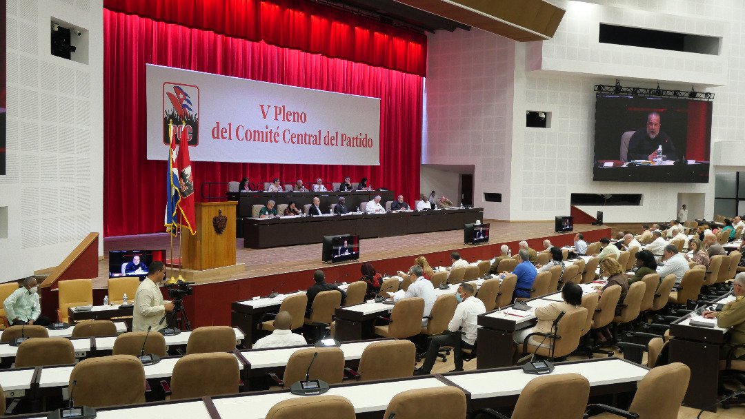 El V Pleno del <a href="/PartidoPCC/">Partido Comunista de Cuba</a>, dará continuidad al 8vo. Congreso, que trazó claras estrategias de trabajo y aprobó las Ideas, conceptos y directrices a favor de la unidad y la firmeza ideológica, la batalla económica y la lucha por la paz. #Cuba #LatirAvileño <a href="/DiazCanelB/">Miguel Díaz-Canel Bermúdez</a>