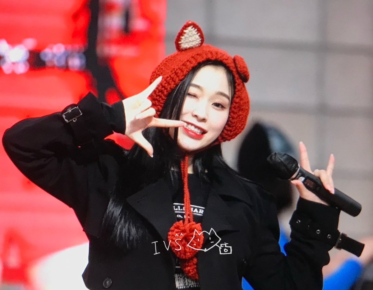 gahlixthinker's tweet photo. No Felix this time but omg look, they are wearing the same hat on the same day 🥹 https://t.co/qc8JQ48POe
