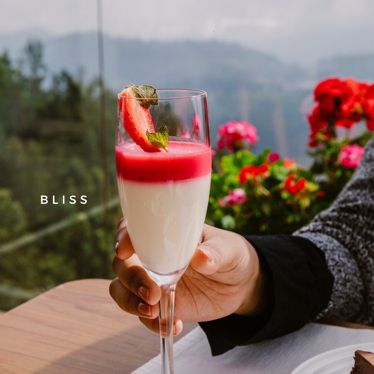 SikandDipali's tweet photo. Lift your spirits high as the sun goes down.🍹🌄
Relish our Sundowner Specials all week and give yourself the rejuvenation you need.✨ @MindEscapesClub
#mindescapes #celeste #ooty #ootydiaries #coonoor #hillstation #hillstationsofindia #hills https://t.co/6HvKnZGogD
