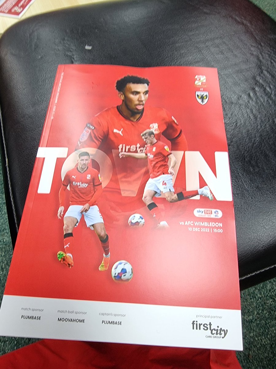 Ben_Boot72's tweet photo. Back home for the big match today. Swindon v AFC Wimbledon. 3 points today please Santa!🙏🙏⚽️⚽️ #swindontownfc https://t.co/u8VhN8MXF3
