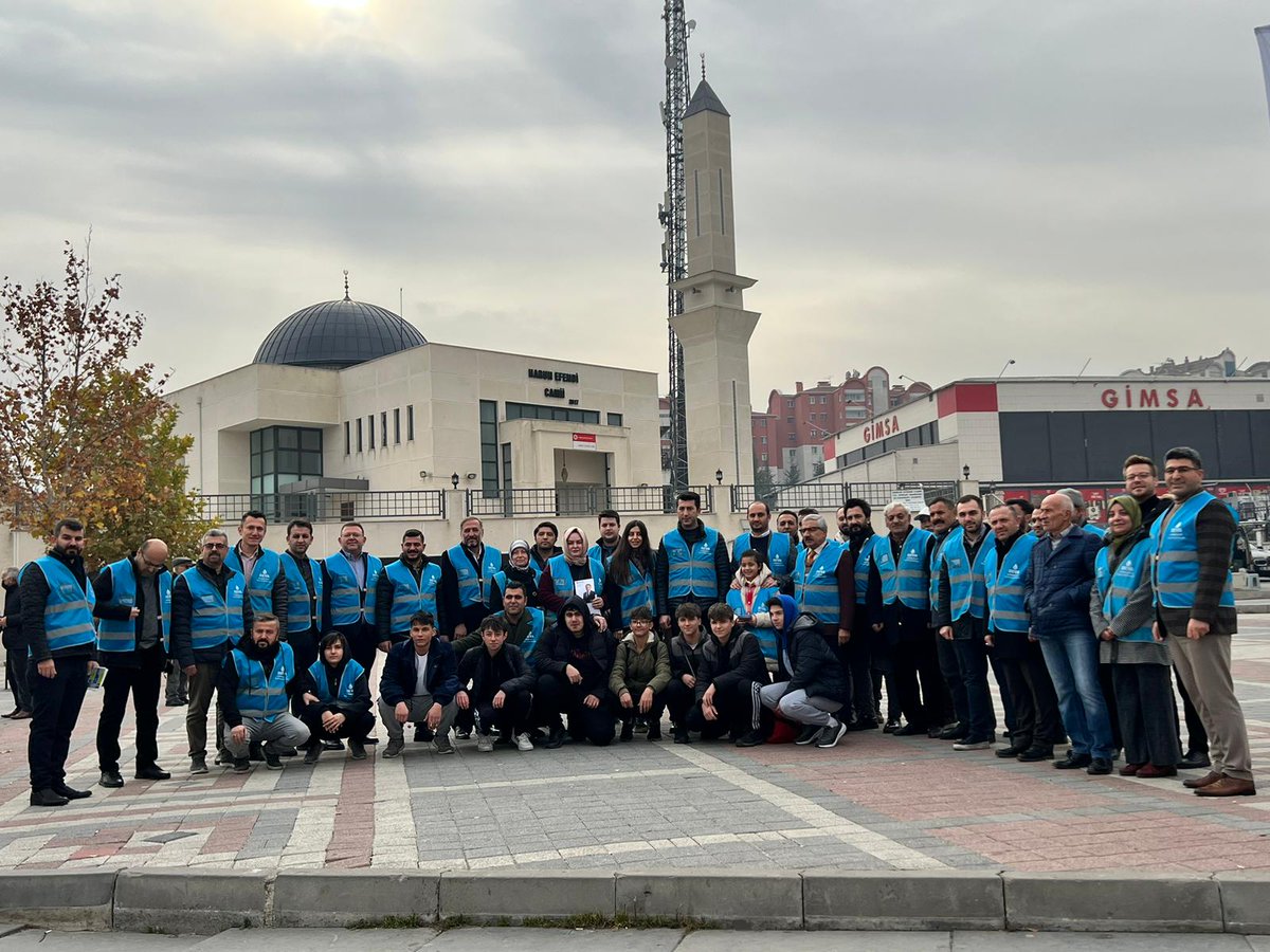 merdivone's tweet photo. 📍#Etimesgut

Bu şehrin her sokağında izimiz var!

Bugün, Genel Başkan Yardımcımız Nazlı Seda Vural, İl Başkanımız Ali Güven, Etimesgut İlçe Başkanımız Süleyman Demir ve teşkilatımızla birlikte Etimesgutlu hemşehrilerimizin yanındaydık! https://t.co/ZZLc52VcGj