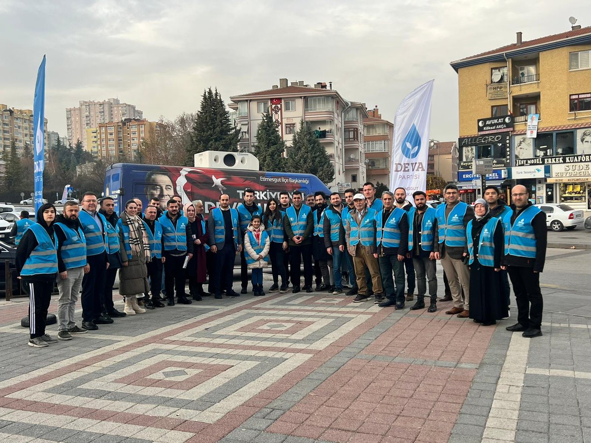merdivone's tweet photo. 📍#Etimesgut

Bu şehrin her sokağında izimiz var!

Bugün, Genel Başkan Yardımcımız Nazlı Seda Vural, İl Başkanımız Ali Güven, Etimesgut İlçe Başkanımız Süleyman Demir ve teşkilatımızla birlikte Etimesgutlu hemşehrilerimizin yanındaydık! https://t.co/ZZLc52VcGj