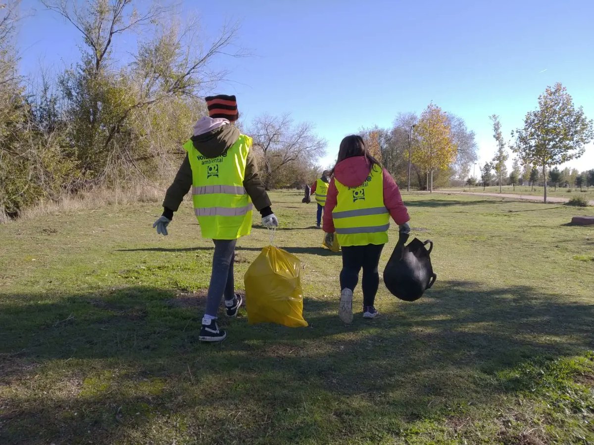 fundacionO2's tweet photo. #peralesdelrio
#getafe
#madrid
Voluntariado ambiental con alumnos de 5° de primaria @ceipjulianbesteiro
Mejorando el entorno del Río Manzanares.
@caixabank @fmontemadrid #VoluntariadoAmbiental #educaciónambiwntal #csirios #microplasticosMACROBASURA https://t.co/VVjtmF9S2C