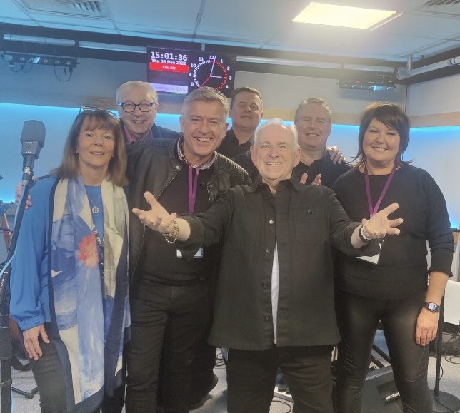 ItsMeHugoD's tweet image. Dominic, Bonnie, Gerard, Stevie, Crawford and myself, along with THE one and only Mary Mac! ⁦@DominicKirwan⁩ 🎤