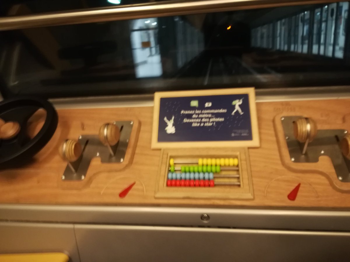 Après 20 ans de service, il y a enfin un poste de pilotage sur les métros de la ligne a de <a href="/STARmeparle/">⭐ STAR me parle ⭐</a> !