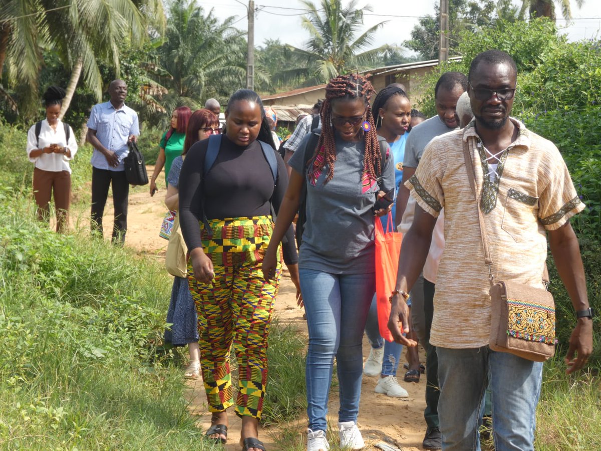 Ce jeudi 8 décembre 2022, <a href="/Jveivoire/">JVE Côte d'Ivoire</a> avec son partenaire <a href="/WoMin_Africa/">WoMin African Alliance</a> et des délégations du Nigéria et de Zimbabwe ont rendu visite aux communautés d'aboisso impactées par les multinationales Agro industrielles.
@righttosayno
<a href="/justicesociale/">justice sociale</a>