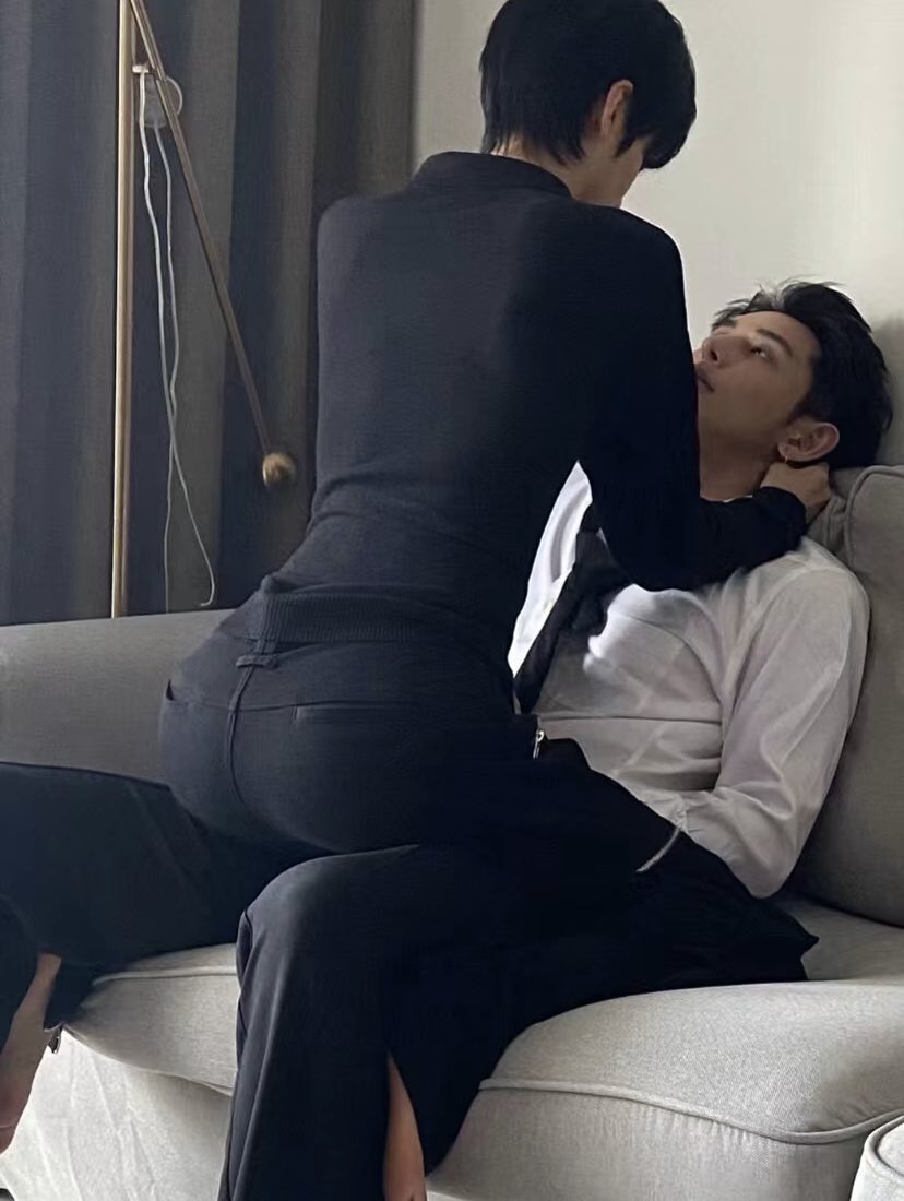 hhyllh2406's tweet photo. ไม่หลงได้ไงแค่หุ่นก็กินขาดแล้ว🤫 https://t.co/KXr1JkBL9C