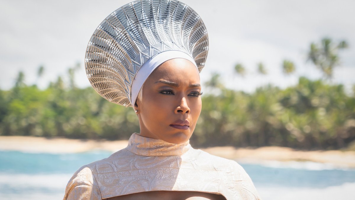 josephineopar's tweet photo. I just want #BlackPanther2 to win an Oscar for the costume design and/or the music. SENSATIONAL! 🔥 https://t.co/9CxVIDIM5X
