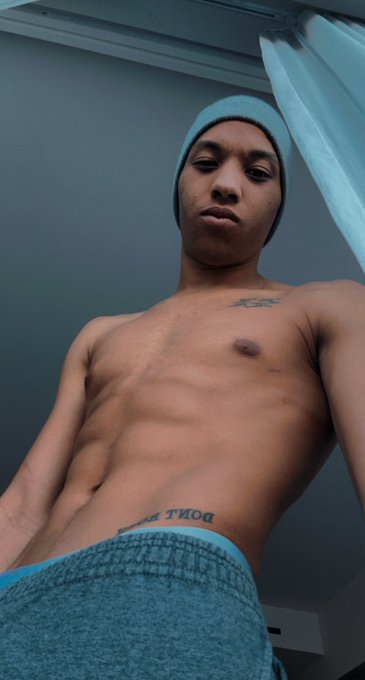 Beanie season is the best season ❄️ https://t.co/1DirNq8XIr<a href="/tag/findom"class="tags"><span>#findom</span></a>