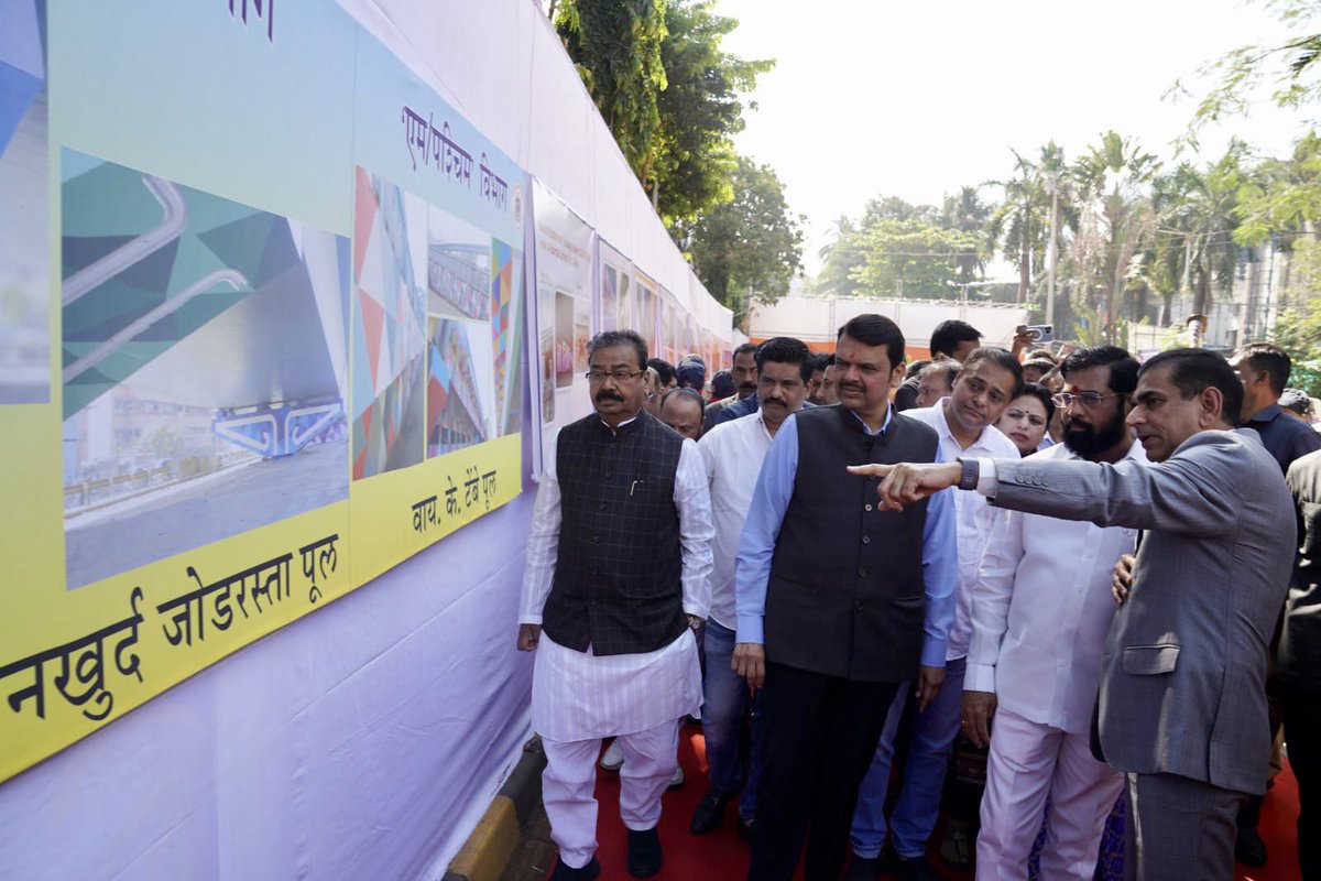 Dev_Fadnavis's tweet photo. Performed Bhoomipujan in Andheri, for projects being executed for beautification of Mumbai, with CM @mieknathshinde ji, this morning. Ministers @MPLodha ji, @dvkesarkar ji,
@BJP4Mumbai President @ShelarAshish, MLAs @AmeetSatam, @LavekarBharati tai were present too. https://t.co/RkdGSgQNWp