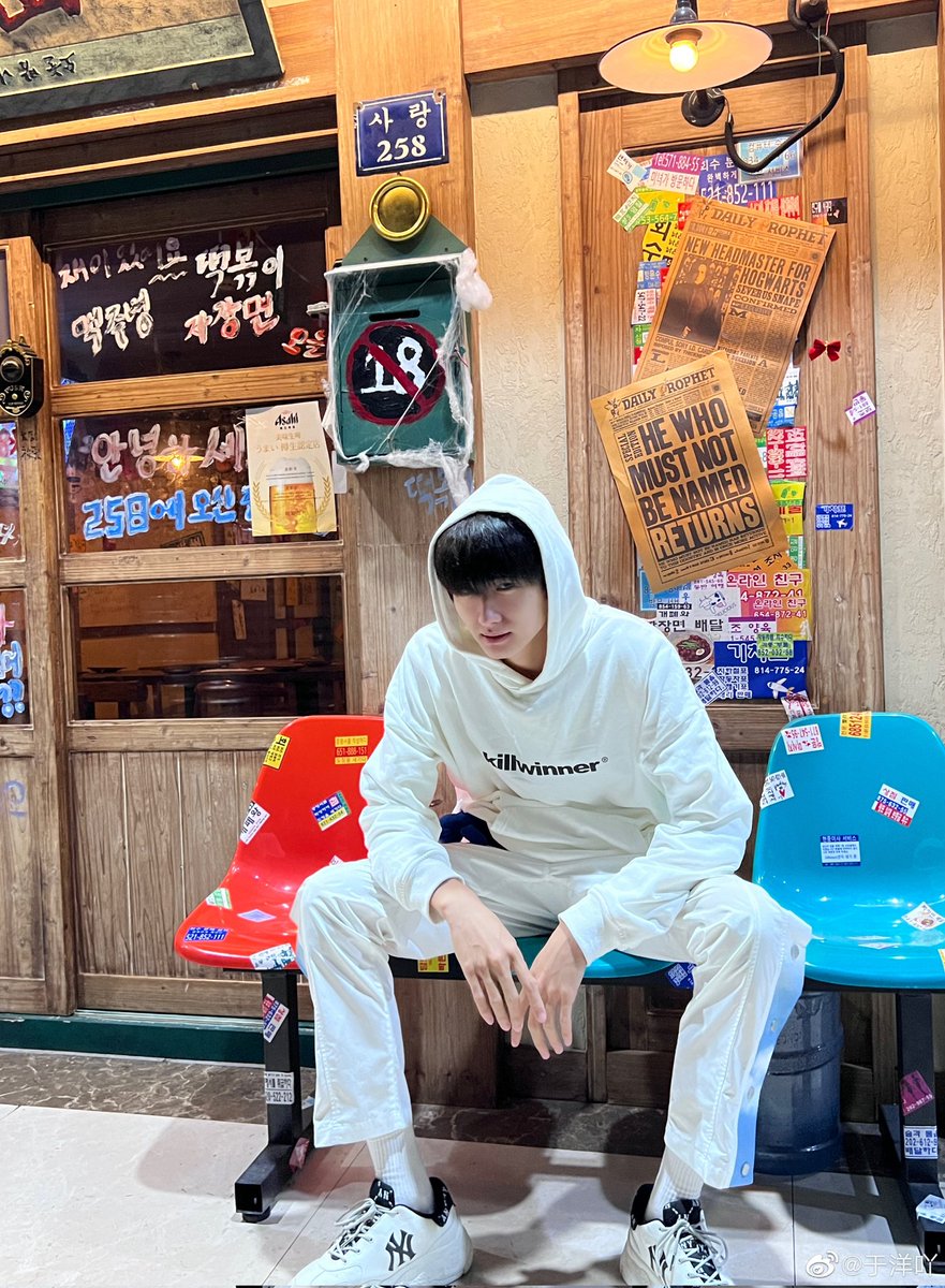 YuYangTH's tweet photo. 221129 | YuYang Weibo update (ย้อนหลัง) 

ขอแค่ตื่นให้ทันเวลา ก็ยอมได้ทุกอย่าง

💭 อย่าเอาความจริงมาพูดเล่นสิคะสุดหล่อ🤧

🔗https://t.co/Um21oJrR90

#YuYang #于洋 #หยูหยาง https://t.co/eGy7BjIEsn