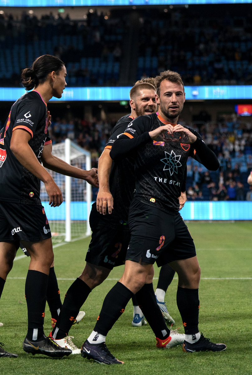 AlenDelic's tweet photo. Back with a bang @SydneyFC 💙

#aleague #SYDvMCY https://t.co/Ryt33gYrJS
