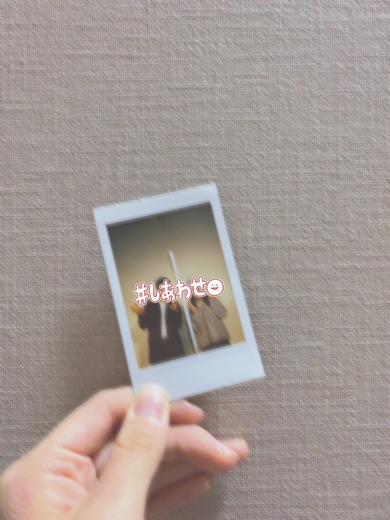 ma__cha_02's tweet photo. チェキは当たらないだろうと思いつつ、前回当たった時の反省点を活かした服で行ったらね…笑
自分でもびっくりしてる

1番最初にチェキ撮った時はペコペコ頭を下げることしか出来なかった田舎娘が、今回は目を見てお話することが出来ました!!
色々と社会で揉まれたんだな～(꒪꒫꒪ ) https://t.co/0k0kzcC4Uw