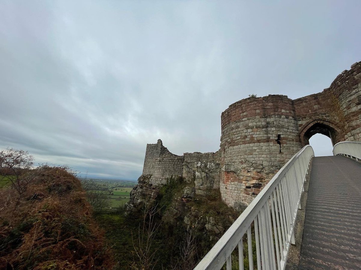 NTempest1016's tweet photo. Having a look round Beeston castle and Hill fort today https://t.co/cx09S5fKWp