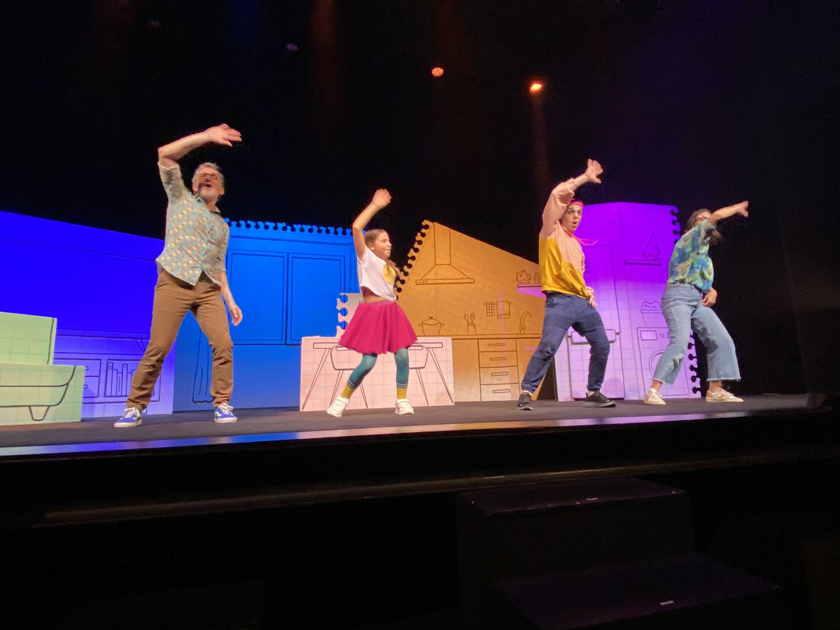 mahler_77's tweet photo. No dubteu a venir! Ho passareu genial. Sortireu amb un gran somriure!! Grans @Alberttriola @albaflorejachs #OdoCabot #VioletaMarin @martigau @DamarisGelabert #ByeByeMonstre 🦠🦠 https://t.co/fGwF8f81lj