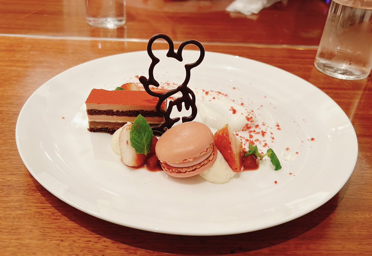 「楽しかったー!!メニュー食べれて幸せ 」|芦川のイラスト