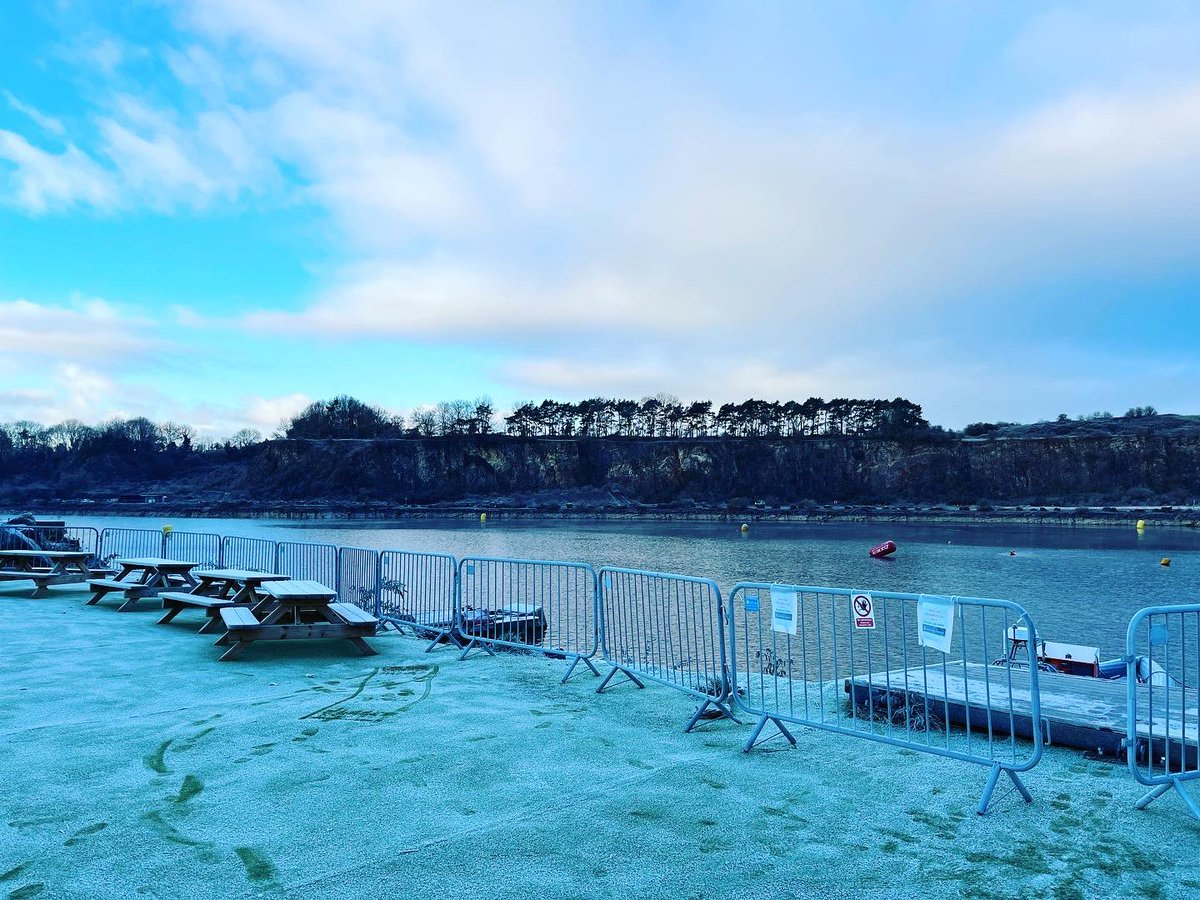 escapingsugar's tweet photo. Cold swim. Water 8° C this morning a and air -1°C with plenty of frost. I can definitely say I was out of my comfort zone! #cold #coldwater #swimming https://t.co/rAD1LNDvuw