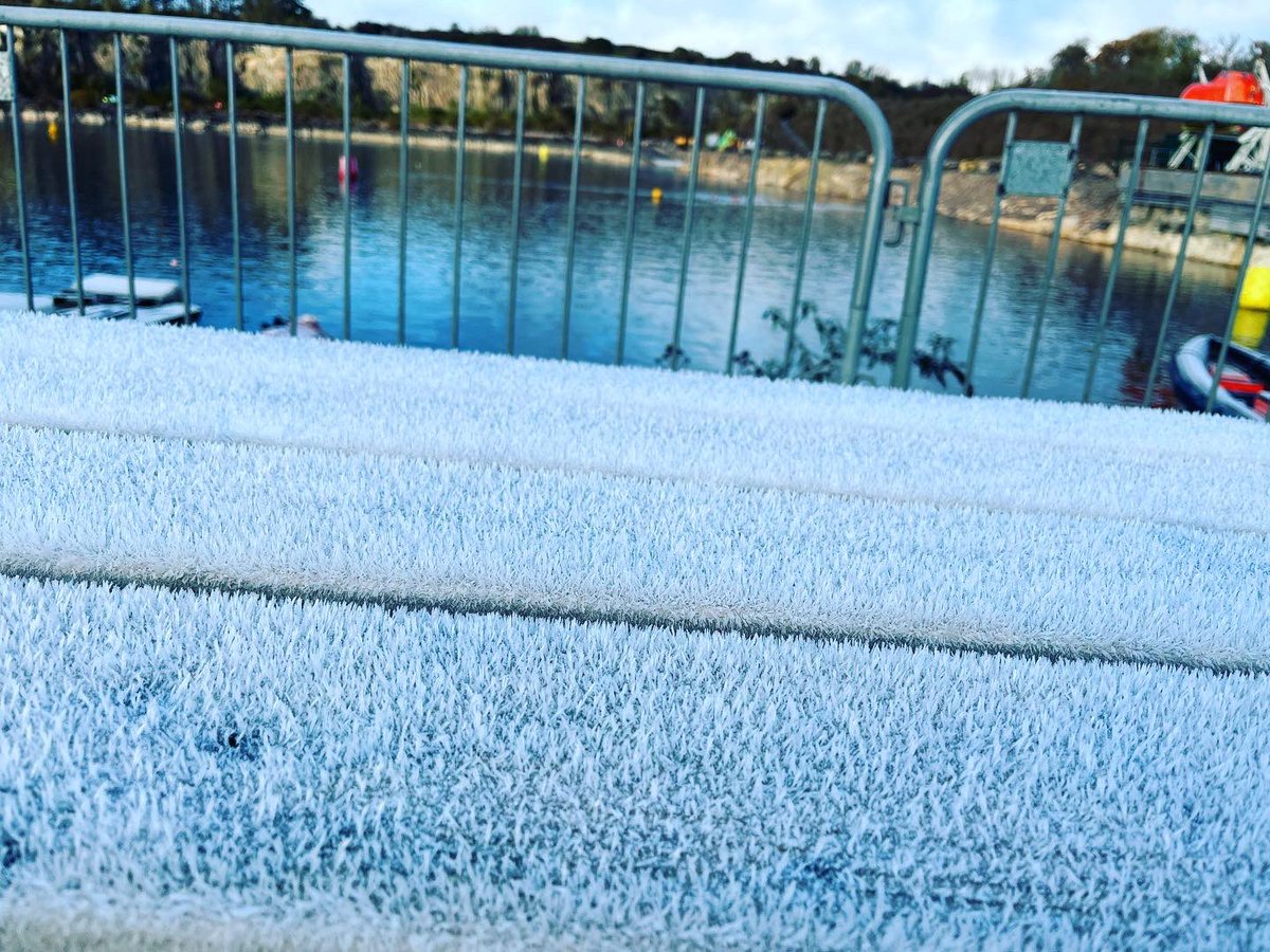 escapingsugar's tweet photo. Cold swim. Water 8° C this morning a and air -1°C with plenty of frost. I can definitely say I was out of my comfort zone! #cold #coldwater #swimming https://t.co/rAD1LNDvuw