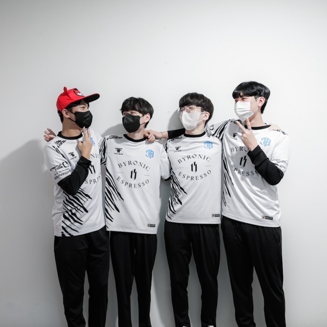 __kongsoon_'s tweet photo. 수퍼컵 넘 짧아서 아쉽지만...🥺 암튼 블레이즈 수고했다୧( “̮ )୨✧ https://t.co/HPxfSiIruf