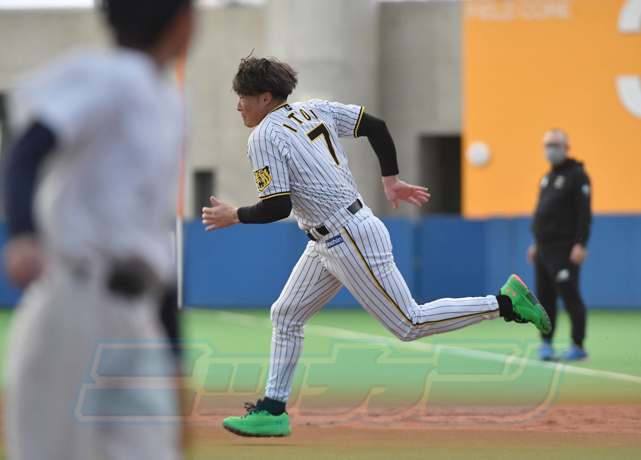 【限定特価】 阪神タイガース 浜地真澄投手 Mサイズ ユニフォーム レプリカ 応援グッズ