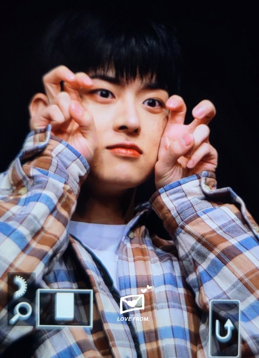 LOVEFROM405's tweet photo. 221210 #빅톤 #VICTON #정수빈 #수빈
머리 좀 바꿨다고 어떻게 갑자기 405배 더 깜찍해 질 수 있는거죠?ㅠ https://t.co/70XLbwAQhq