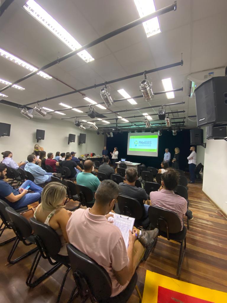 IRioMetropole's tweet photo. Nesta quinta-feira (08/12) ocorreu o WorkShop do Bloco 1 em Itaboraí. Gostaríamos de agradecer a presença de todos os que estiveram presentes no evento.
.
.
.
#IRM #INSTITUTORIOMETROPOLE #ENGECONSULT #RESIDUOSSOLIDOS
#RIODEJANEIRO #RJ #WORKSHOP #PMETGIRS https://t.co/TXkKFHWTmy