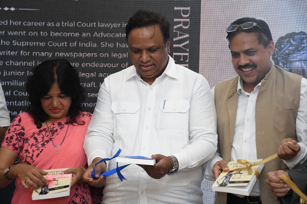 ShelarAshish's tweet photo. At the launch of @AnitaBafna ji’s book ‘Courtroom Prayers’. This book truly captures the finer details of legal drafting and its applications in the life of law students, new lawyers and also the common man.

@BJP4Mumbai
@TulsidasBhoite #booklaunchevent https://t.co/Eu3fvgTzwT