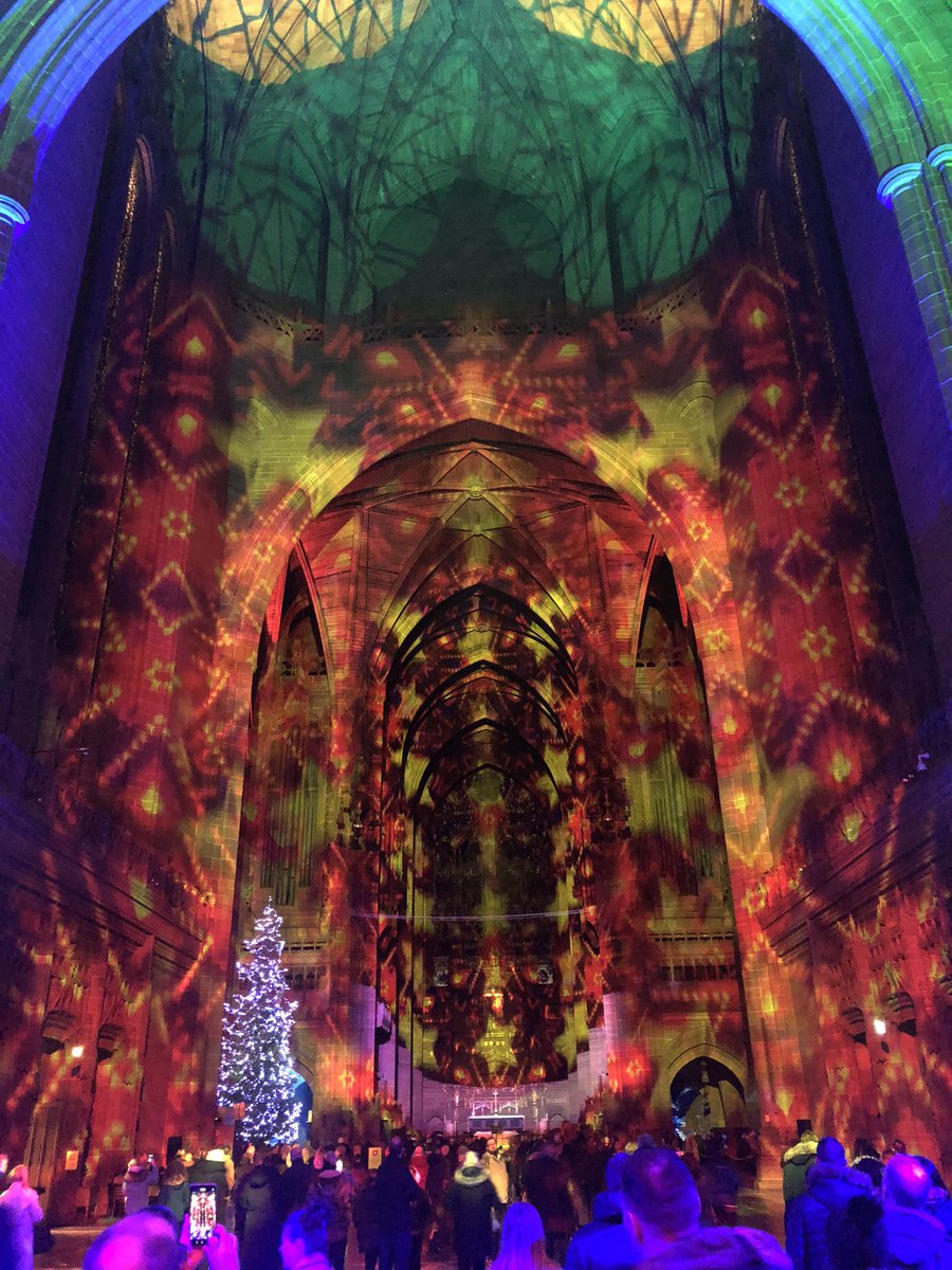 Christmas gorgeousness <a href="/luxmuralis/">luxmuralis</a> <a href="/LivCathedral/">Liverpool Cathedral</a> with <a href="/OwensoClare/">Clare Owens</a> 💖
