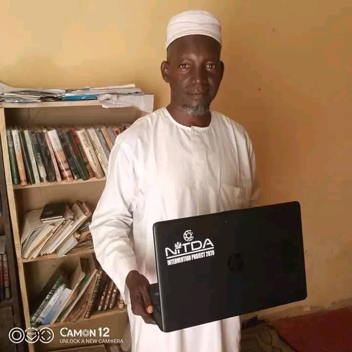 Munirassalafiy's tweet photo. #PANTAMIISWORKING
Minister Sheikh @ProfIsaPantami distributed the Computer devices to all the clerics of Gombe state, who came from all part of the state. Where Sheikh Kadi Baba Liman, one of the leading clerics of the state, who made a speech on behalf of all the clerics, https://t.co/4kRA4n9BCi