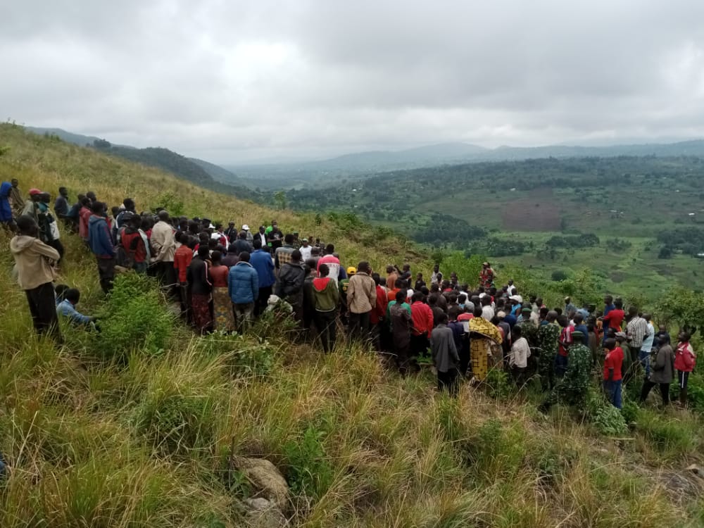 Tabemmerencie1's tweet photo. #Burundi Kabaye n'akaryo ko gusaba abenegihugu mwese bo mu Ntara ya @RuyigiProvince guca muja ku kivi mutere imivyaro y'ibiti,igihe kitararengerana,birahari  vyarateguwe ubu biri  mu mamatuta.Nkabasaba kandi kubandanye mukingira ivyatewe. https://t.co/72GsPSBd2o