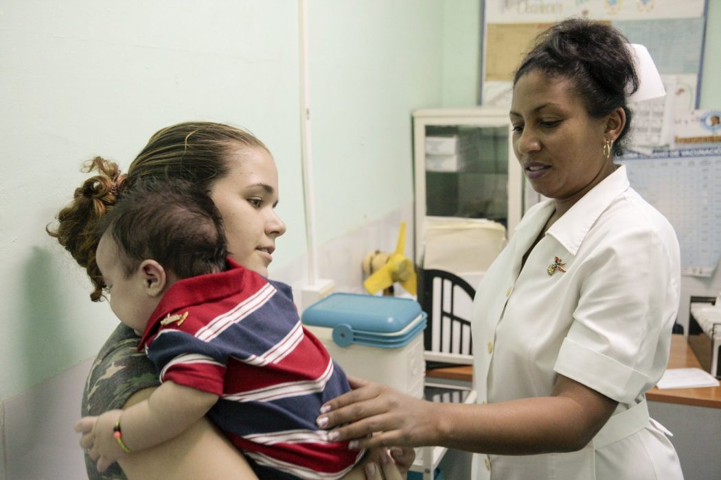 MMarreroCruz's tweet photo. En #Cuba 🇨🇺 se garantiza el acceso gratuito a la salud y a la educación para todos los ciudadanos por igual.
Esto es un ejemplo de Derechos Humanos de nuestro país ante el mundo.
Somos #CubanosConDerechos https://t.co/6TaAFQE5SF