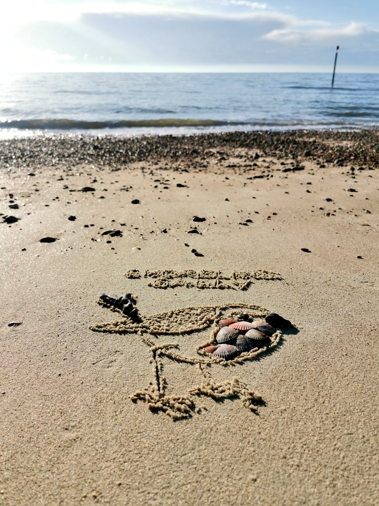 DigiDaughter's tweet photo. OPEN DOOR No. 10
SHORELINE ADVENT CALENDAR
December 10th - Robin Red Breast ❤️ #AdventCalendar #Dec10 #robin #scallops #shells #pebbles #sand #feather #christmas #beachart #sandart #handwriting #pebbleart #shellart #SandBanksy #ShorelineSally
#the12daysofbeachmas 💙🌊🌊🌊 https://t.co/TQS6T3e6Pr
