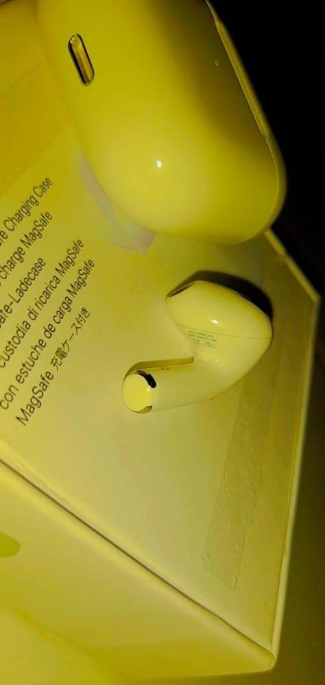 MurtadaALdoud's tweet photo. عرض الشتاء على السماعات الايربودز
Airpods Pro USA
Airpods 3 USA
designed by apple in calfornia made in USA
💥high copy 
💥اختام داخل العلبة 
💥اختام في السماعة 
♠️العرض:السماعة بقيمة 
                7000 للون الاسود
               6500 للون الابيض https://t.co/mbpUzA5SWz