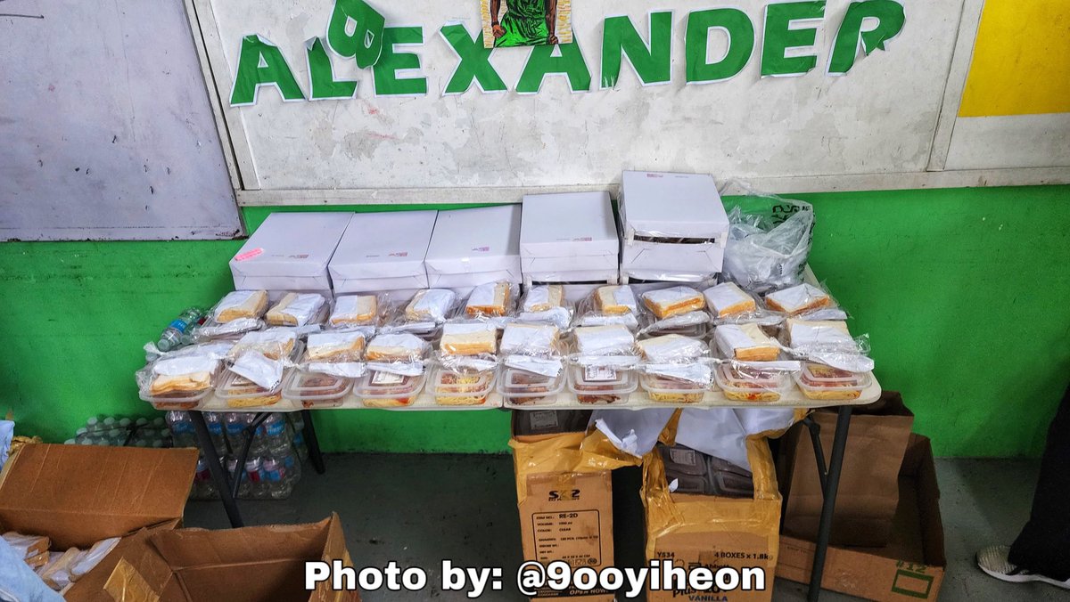 angat_bingos's tweet photo. The cupcakes and food packs were a real treat for both the kids and the volunteers alike. Special thanks to @marienara_  and @ebc3293 🤍

We wouldn't have been able to provide these without your support and kindness. Thank you, everyone, for helping out with #DreamsOfHope🫶 https://t.co/B2289HLbGy