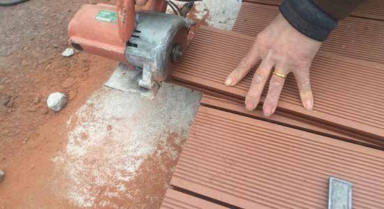 ارضيات الخشب البلاستيكي wpc باللون الرمادي.

🔹والخشب البلاستيكي هو منتج صناعي من البوليمير الصرف ونش...