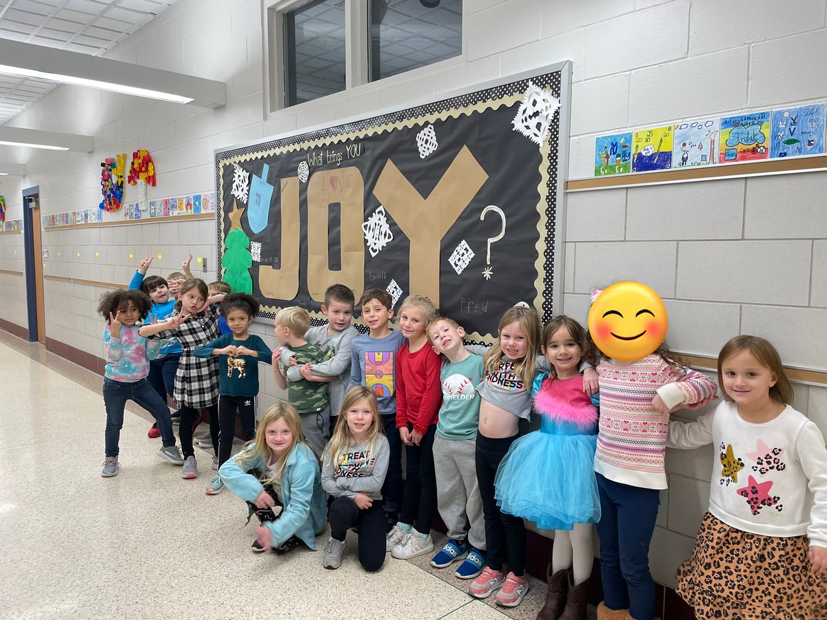 What brings  you JOY? Family, friends, school, snow! Ss listened to a story, reflected on what brings them joy, then added their thoughts to <a href="/MrsSchneiderRSD/">Mrs. Schneider</a> amazing bulletin board!💙💛@TisdaleSchool
