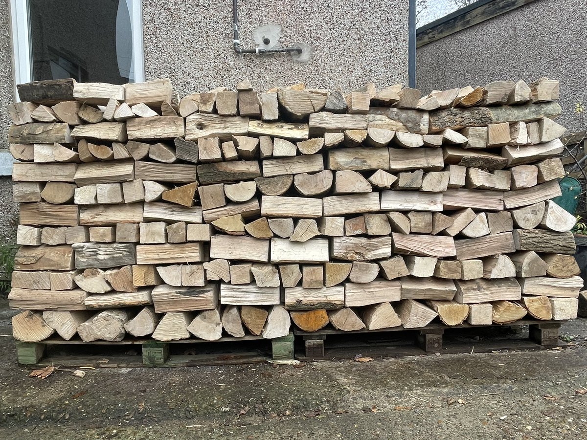 generalistjo's tweet photo. Log delivery stacked. #logs #wood #logstack #keepingwarm #winter https://t.co/V3uK0HpgrC