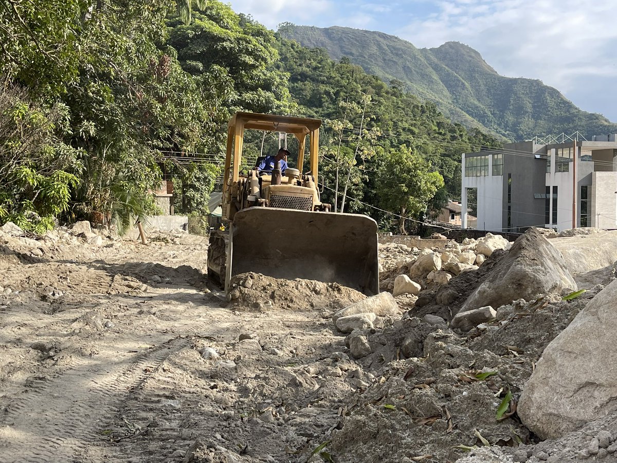 febrescabello99's tweet photo. 🔴 #AlMomento || Seguimos avanzando en los trabajos de recuperación del #Castaño. #JuntosPorElCastaño #FANB #BolivarPorSiempre #10Dic https://t.co/TYns4ryeE0