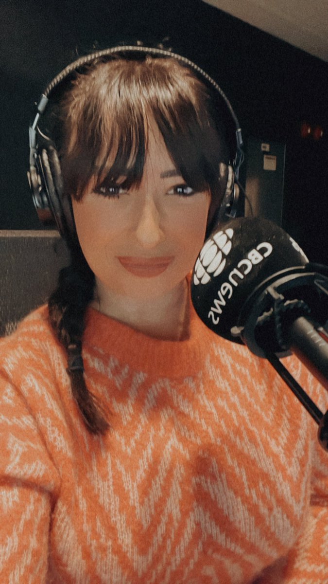 LiretteDominika's tweet photo. Happy to be back in the host chair for Daybreak Alberta this weekend filling for @PaulOnCBC. Hope you can hang out with me today and tomorrow 6-9 am 📻 https://t.co/rcg9uxl1ts