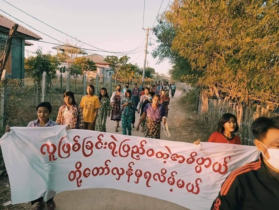 spring_2021's tweet photo. Revolutionary Locals from LetPaDaung Area marched on the streets to protest against military dictatorship.

#WarCrimesOfJunta
#2022Dec10Coup
#WhatsHappeninglnMyanmar https://t.co/Fcaq53BFfQ