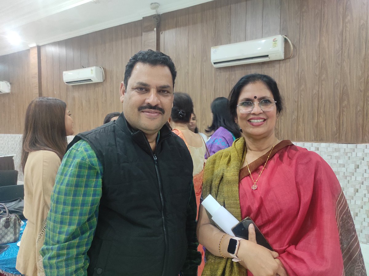 ghasirampanda's tweet photo. Glad to have an interaction with one of my favourite writer Madam Biyat Pragnya Tripathy during the media launch of Dhawani film festival by #aaina https://t.co/0mHhh0xqb3