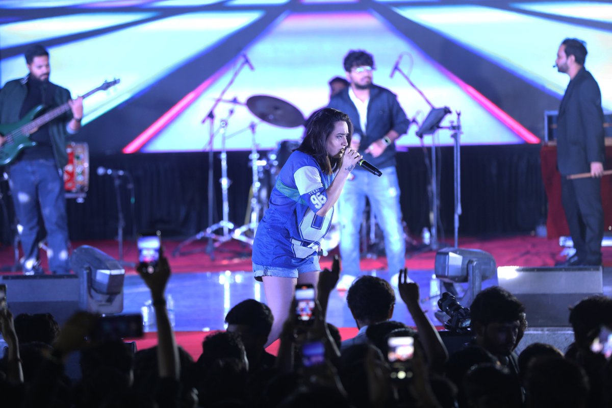 gandhinagaruni's tweet photo. A night to remember with
@ishanipdave
Experience the magic of the Dark Flames Winter Carnival Party!
#IshaniDave #IshaniDaveLive #liveperformance #winterparty #danceparty #djnight #studentparty #wintertheme #GandhinagarUniversity #GIT #GITEducation #Gitgandhinagar https://t.co/1FURC5wUTR
