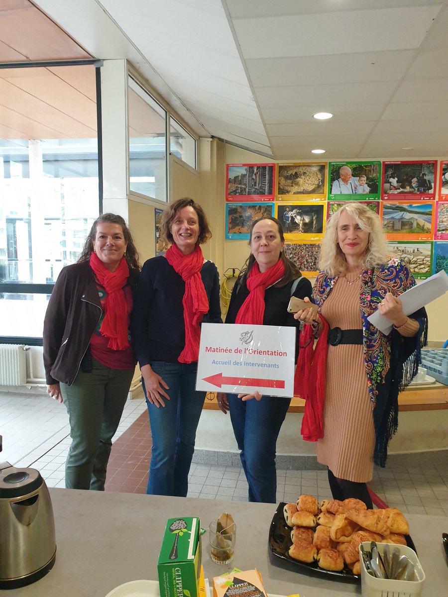 edith_sagroun's tweet photo. Bravo aux organisateurs de la matinée de l'orientation du lycée Alexandre Dumas #villedesaintcloud. Merci aux anciens élèves, aux parents , auxx associations de parents d'élèves et à l'équipe du lycée du temps consacré à cet événement https://t.co/q7SxdoaQE3