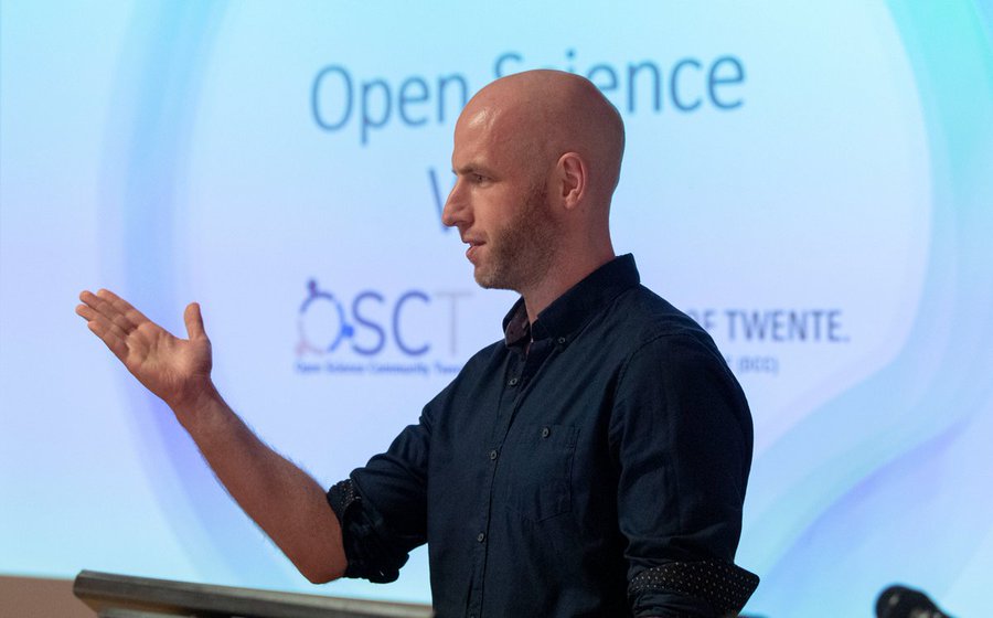 utwentedcc's tweet image. Would you like to learn more about #OpenScience while sitting on the couch🍿📹? 

The #OpenScienceCommunity Twente @OSCTwentenl  offers you many interesting 📹films. 

Have a look! &amp;amp; 
📢Tells us: which one do you like best❓.

openscience-twente.com/binge-watching