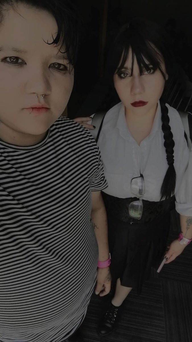 MissSugarPink25's tweet photo. Una fotito de ayer en la conve con @L_leviatanMS 
Misión: que nadie se nos acercara. 
Logrado bro.
Hoy Tokyo Revenger
Takemichi y Senju https://t.co/89A2IiwrJh