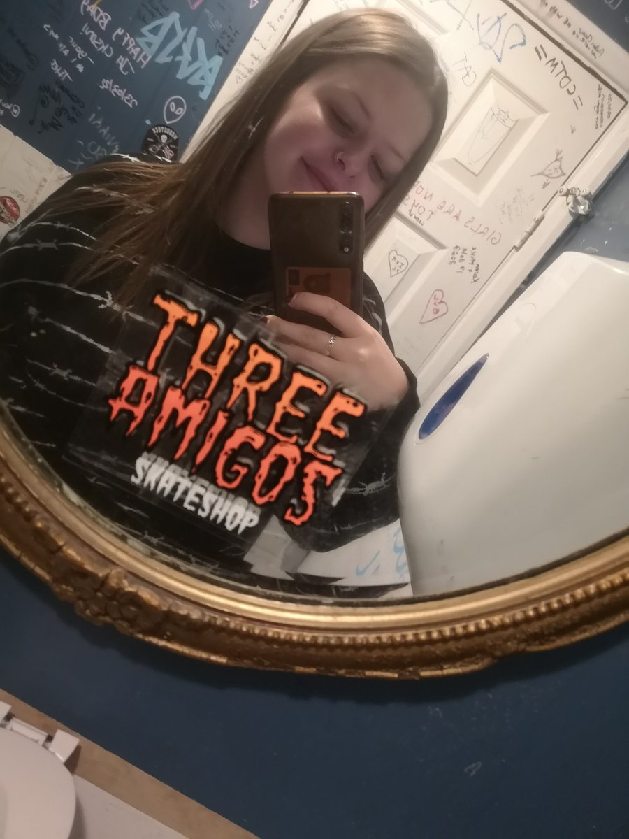 🖤Laura🖤 tweet media